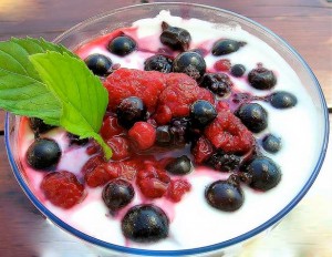 Yogurt and fruit. Photo by Pietro C.