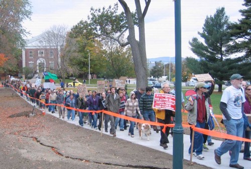 The line of marcher snaked across campus. VTD/Greg Guma