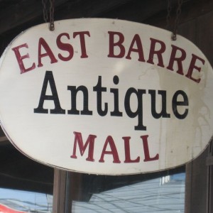 A sign shows the way to the way to the “East Barre Antique Mall.” Photo by Nancy Price Graff