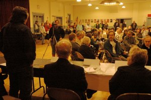 Sen. Anthony Pollina of Middlesex speaks to owners of flooded mobile homes at a meeting Wednesday night at the Old Labor Hall in Barre. VTD/Andrew Nemethy