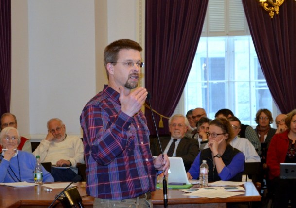 Dressed down in plaid, House Speaker Shap Smith, D-Morrisville, addresses the Democratic caucus members at the Statehouse on Saturday, Dec. 14, 2013. Photo by Alicia Freese/VTDigger 