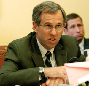 Tim Heney, representing the Vermont Realtors Association, testified Thursday before the Senate Economic Development Committee on a bill designed encourage growth in downtowns. Photo by John Herrick/VTDigger