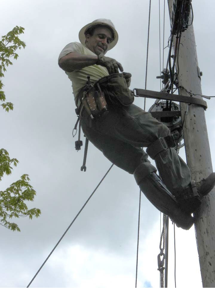 A Fairpoint Communications lineman at work. VTD/Eric Blokland