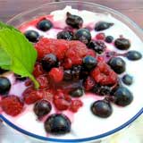 Yogurt and fruit. Photo by Pietro C.