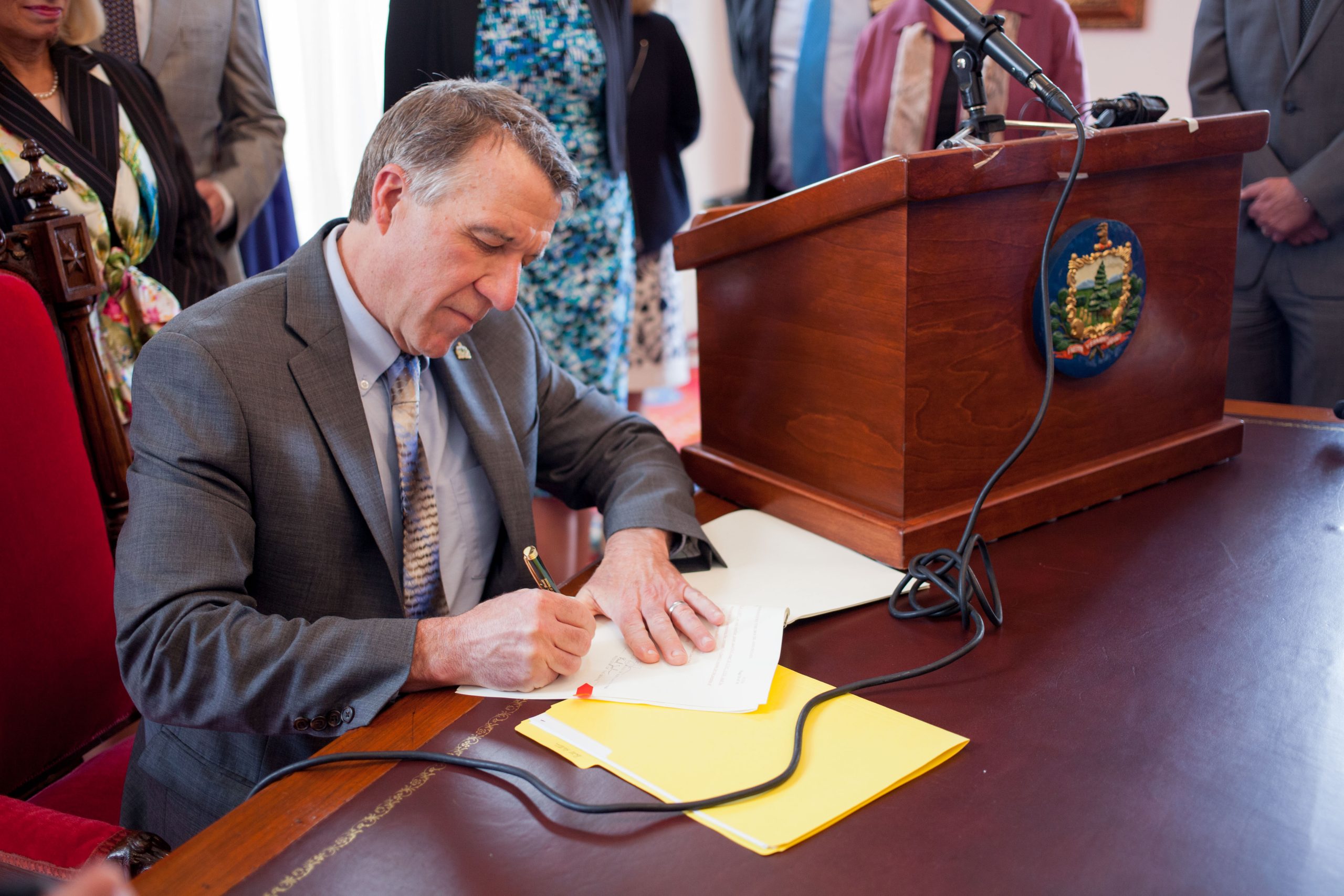 Gov. Scott signs benefits cliff bill