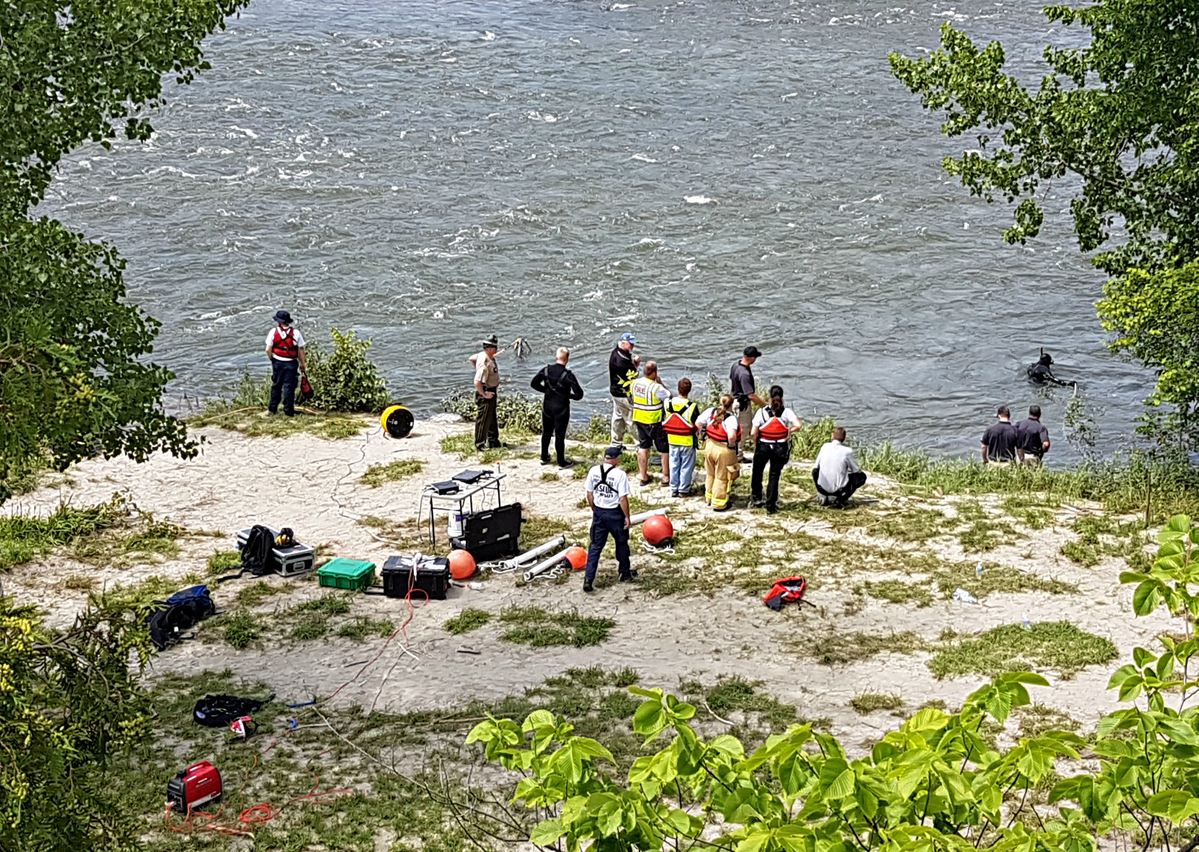 Divers continue looking for 11-year-old boy in Winooski River
