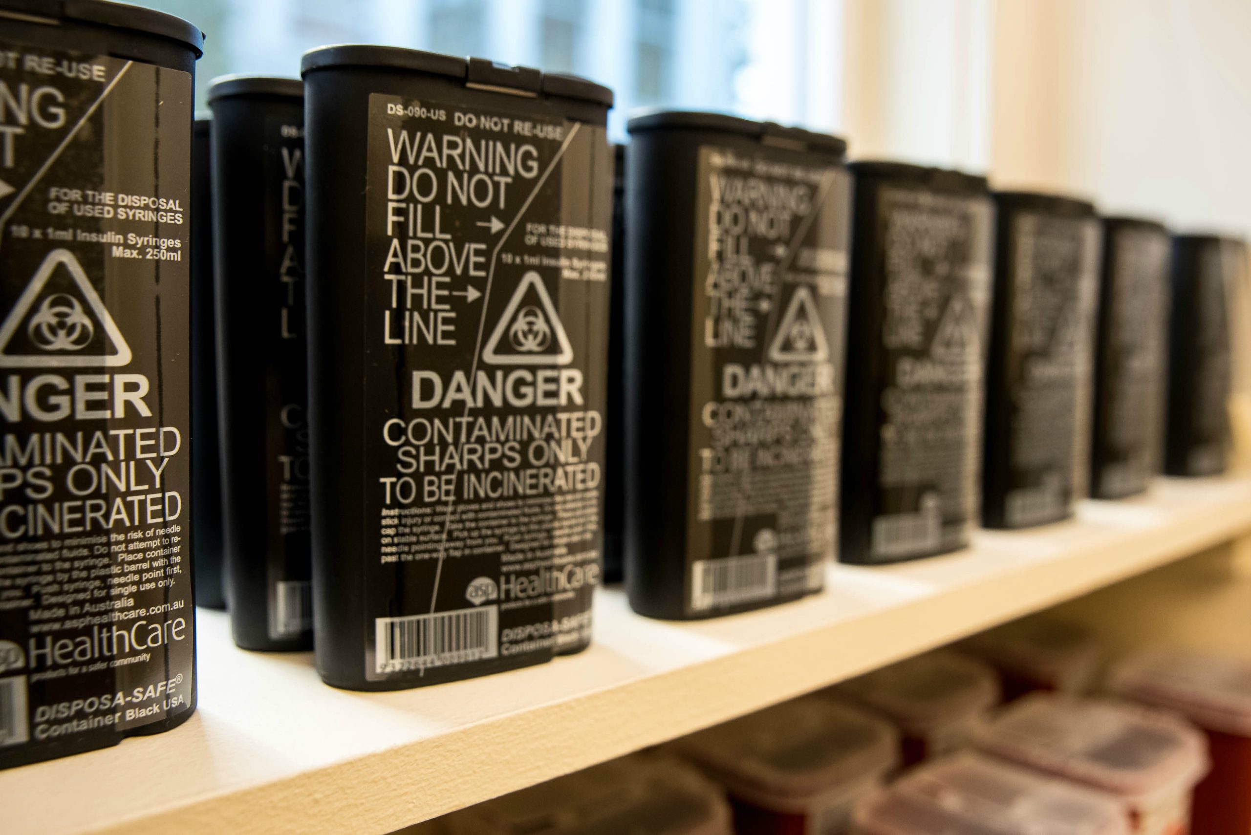 sharps disposal containers for drug needles