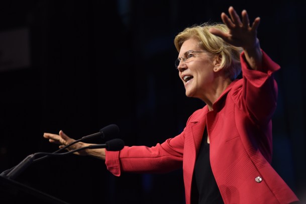 Elizabeth Warren spreads her arms