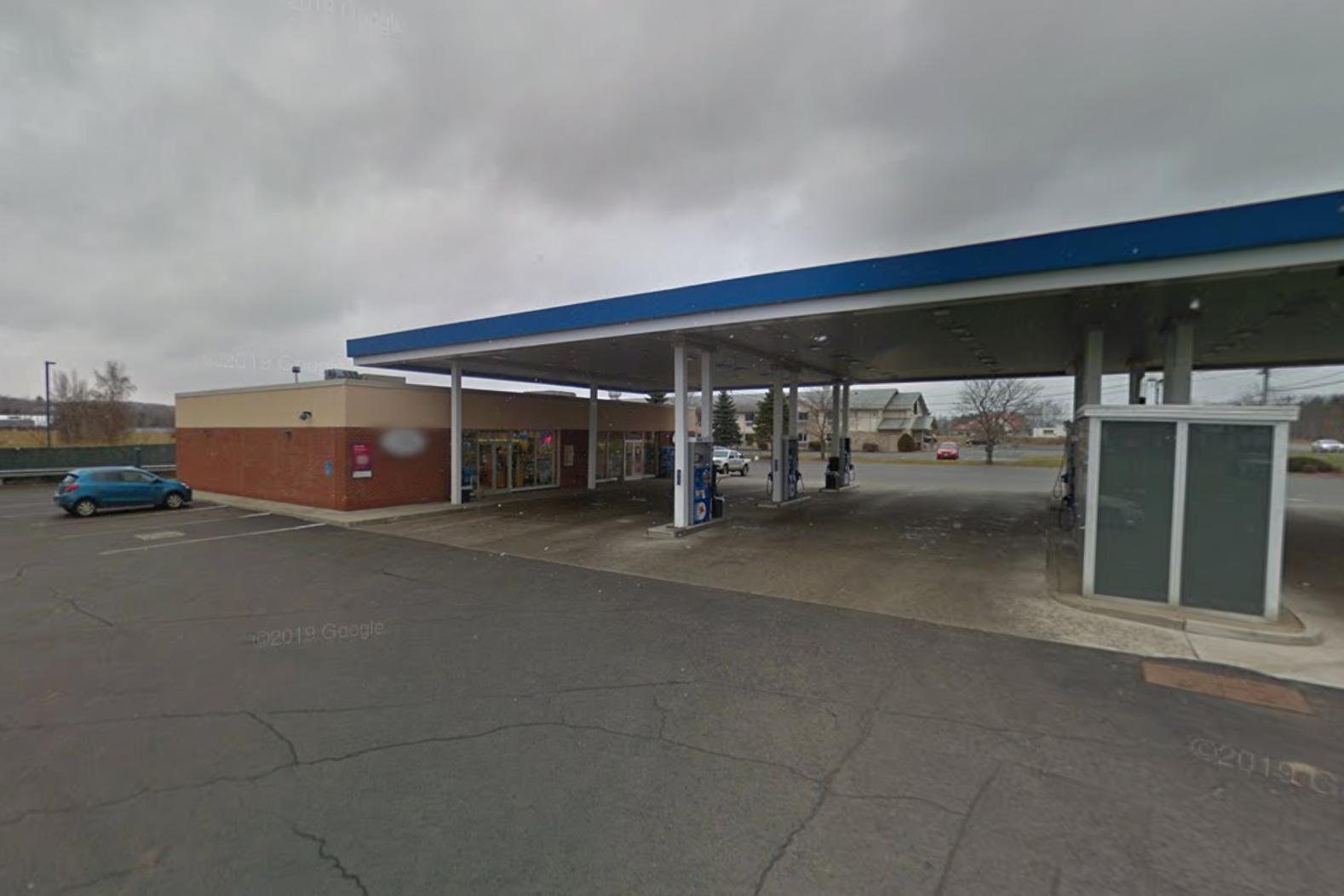 For border crossers in northern Vermont, Jolley’s convenience store is