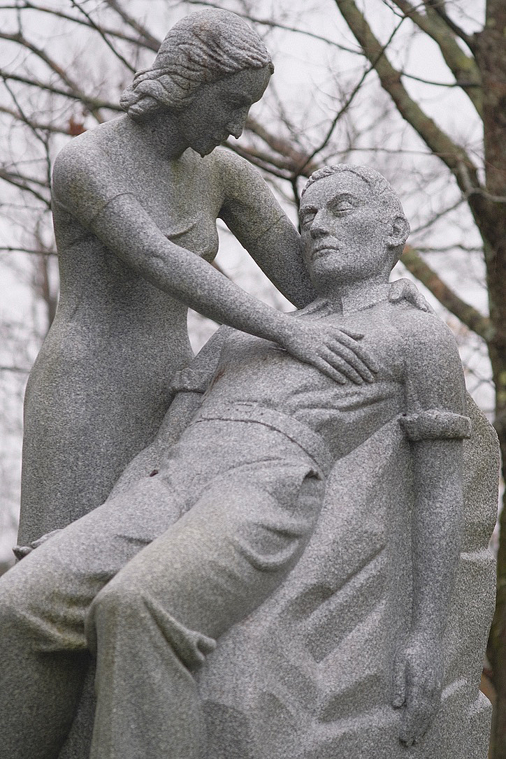 A statue of a man and woman hugging each other.