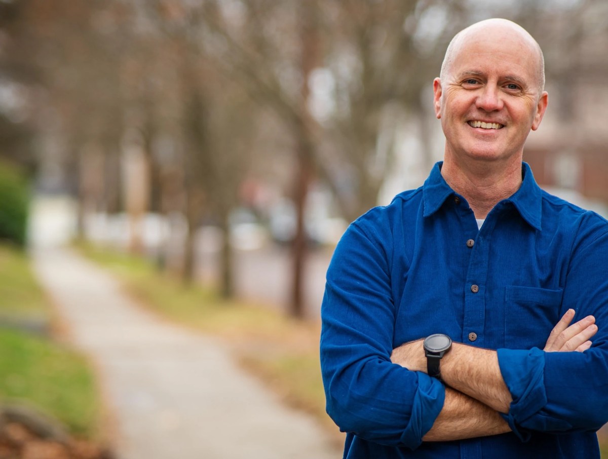 A man standing with his arms crossed.