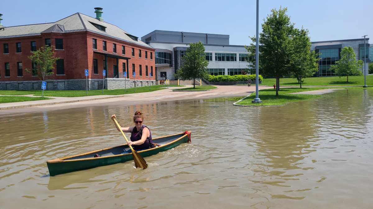 Canoeist paddles past state buildings