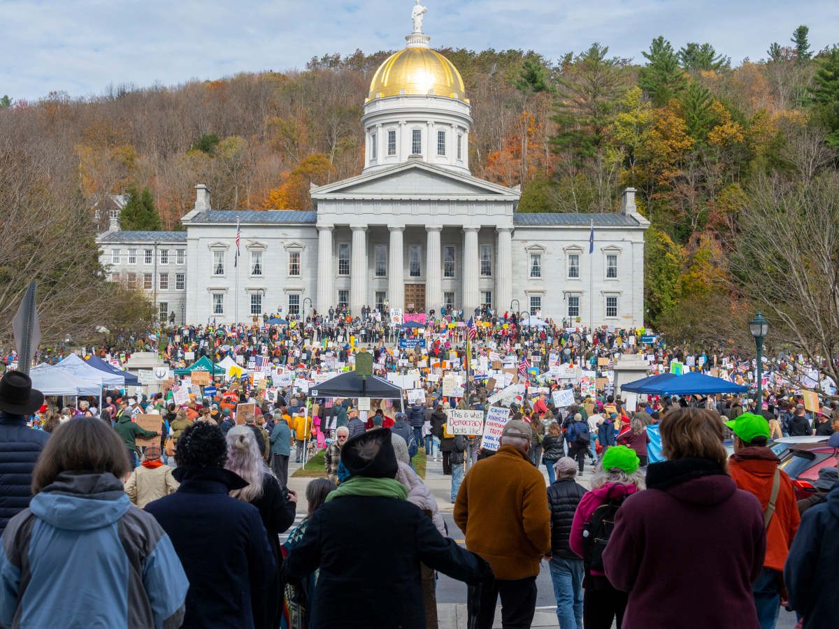 Thousands of Vermonters turn out for second round of ‘No Kings’ rallies across the state